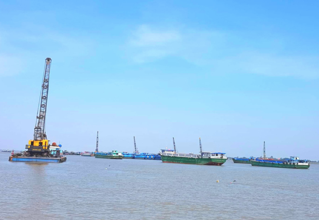 Nhiều[-]bất[-]thường[-]từ[-]vụ[-]đấu[-]giá[-]mỏ[-]cát